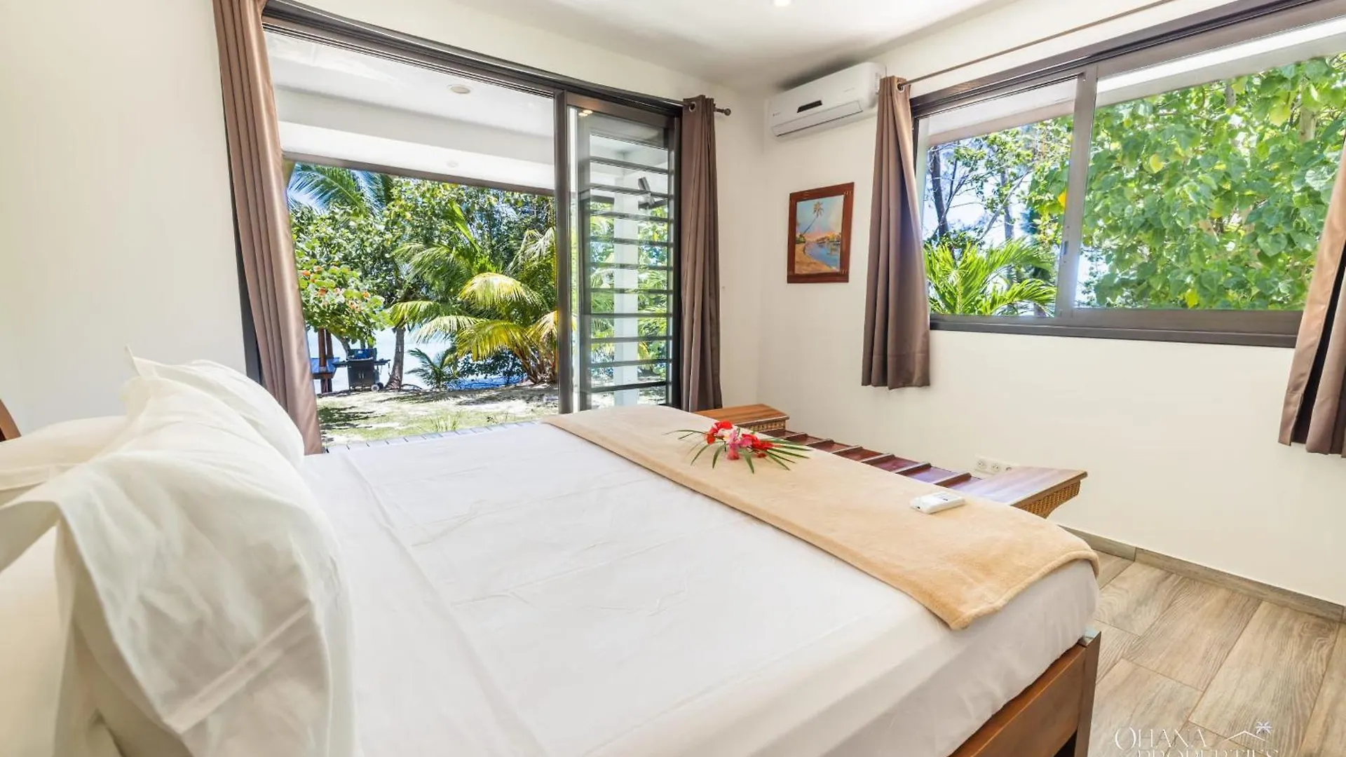 Villa Tiahura - 3Br Beachfront Villa Hauru