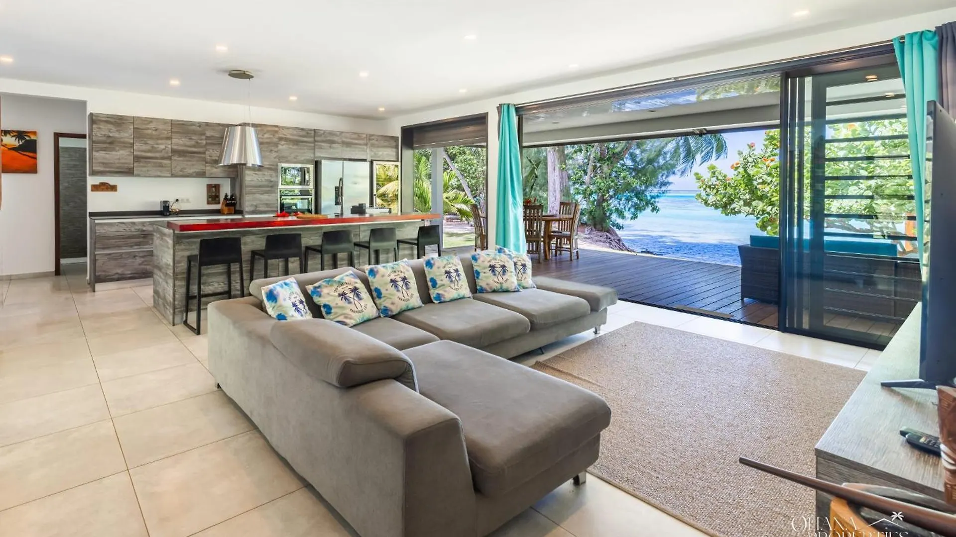 Villa Tiahura - 3Br Beachfront Villa Hauru