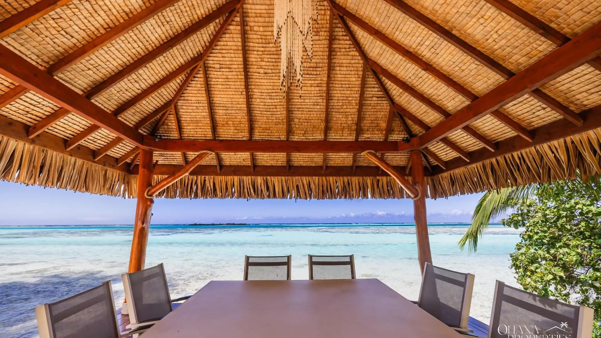 Villa Tiahura - 3Br Beachfront Villa Hauru